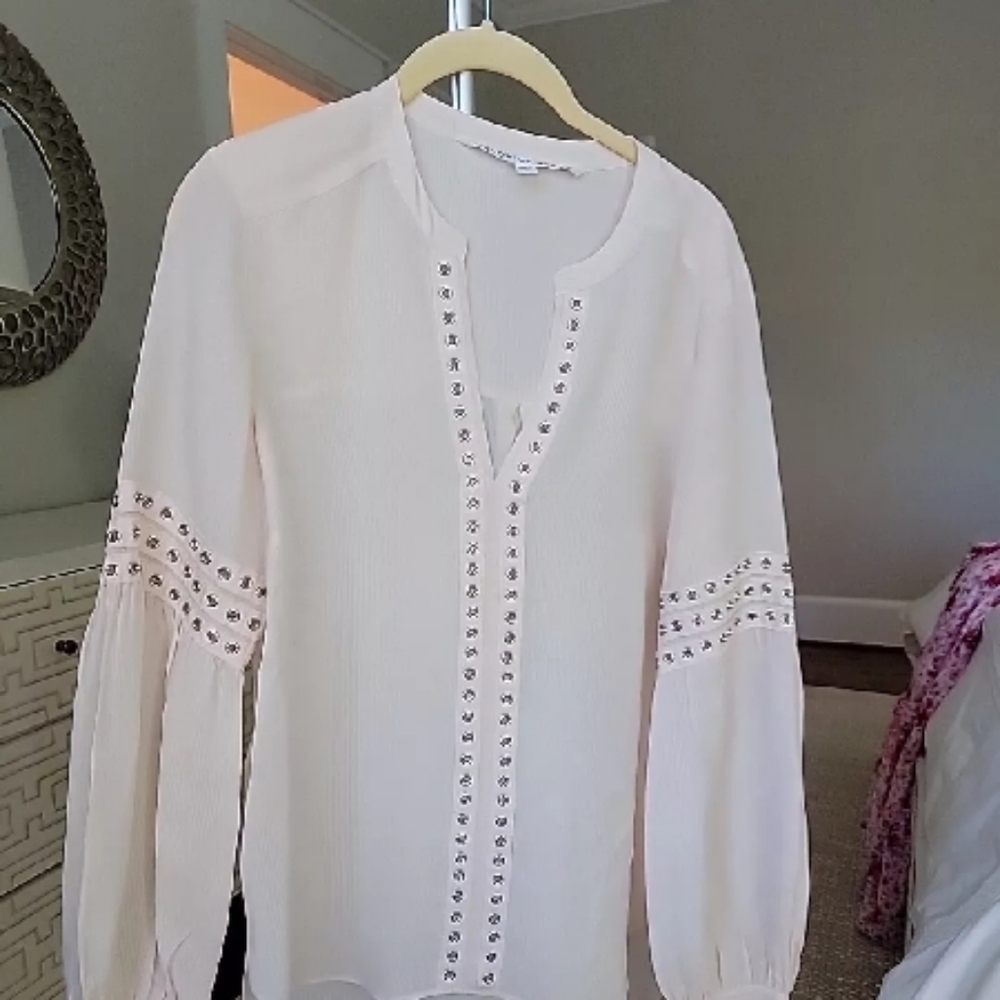 White V-Neck Cuffed Sleeve Blouse